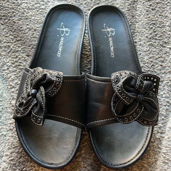 Woman’s Bruce Makowsky slides - Picture 2 of 4